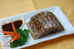 美味酱牛肉摆盘精致