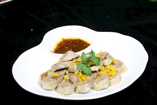 美味虾肉卷配特色蘸料