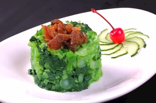 翡翠海苔卷配樱桃点缀