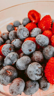 新鲜蓝莓与树莓的组合