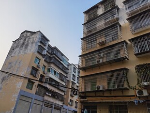 老旧居民楼外观景象