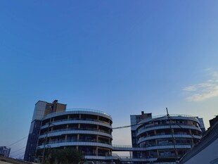 现代风格的双圆形建筑