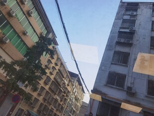 城市中的老旧居民楼