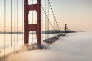 金门大桥云雾缭绕美景