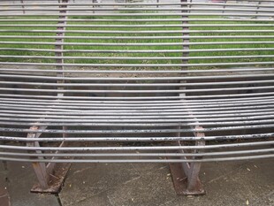 户外金属条纹长椅
