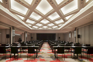 现代风格宽敞会议室