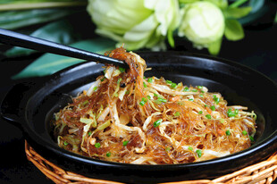 砂锅粉丝煲美味诱人