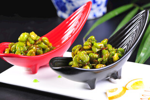 双色碟装美味腌渍小黄瓜