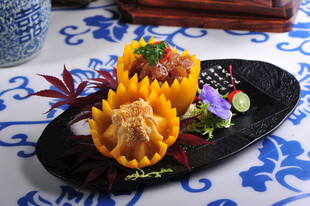 精致摆盘的创意特色菜肴