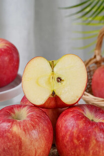 新鲜红苹果