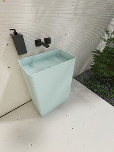简约淡蓝色洗手盆一角