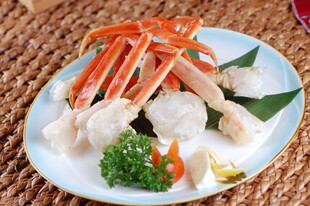 美味蟹肉搭配精致菜肴