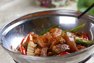 美味爆炒牛肉及配菜