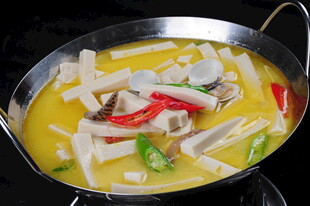 鲜香浓郁的金汤鱼片锅