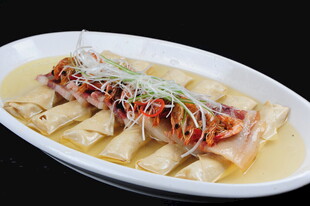 清蒸鱼片配鲜汁