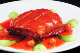 红烧东坡肉色泽诱人