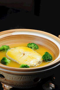 砂锅金汤煮鲜嫩鲈鱼