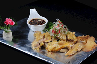 香酥炸鸡配特色蘸料