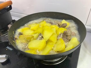 土豆炖排骨
