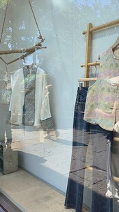 时尚衣物陈列展示