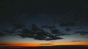 黄昏时分的绚丽天空
