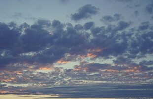 海上壮丽云霞景观