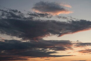 日落时分的绚烂云彩