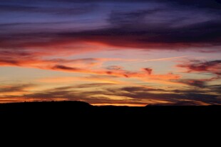 绚丽晚霞映照天际