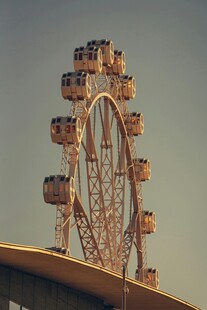 夕阳下的摩天轮