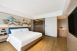 现代简约风温馨卧室空间