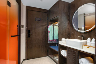 现代风格浴室一角