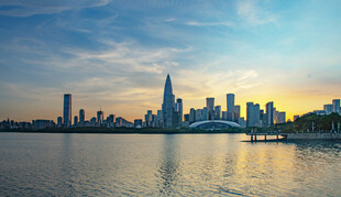 城市滨水天际线绝美黄昏