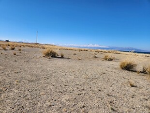 广袤荒凉的沙漠旷野