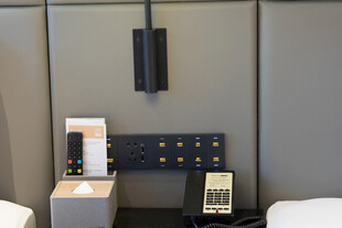 现代简约风床头一角