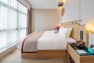 简约温馨的现代风格卧室