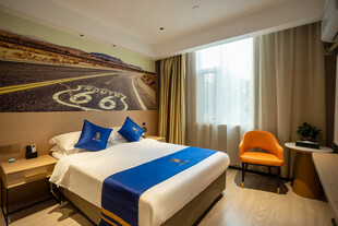 现代简约风舒适酒店客房