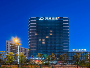 夜幕下的华润置地大楼