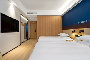 现代简约风格温馨酒店客房