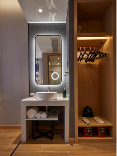 现代简约风浴室洗手台设计