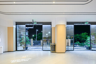 现代简约风格玻璃门入口