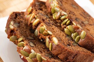 果仁全麦面包切片