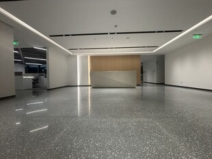 空旷现代风室内大厅空间