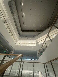 现代风格室内多层空间景观