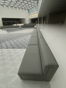 现代简约风格室内长条沙发