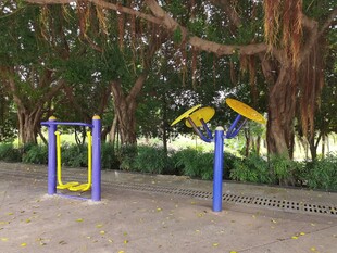 户外社区健身器材场景