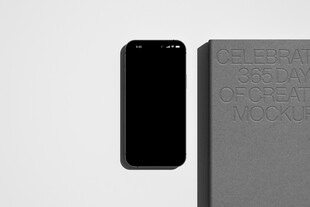 黑色手机与灰色书籍摆拍