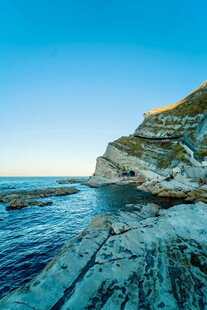 海岸岩石景观碧海蓝天