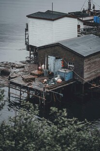 水上木屋宁静的江畔居所