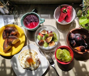 丰盛多彩的美味早餐拼盘