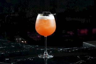 橙色鸡尾酒特写